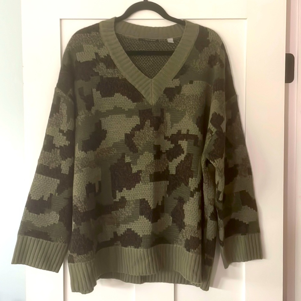 Tahari loose fitting v neck camo sweater